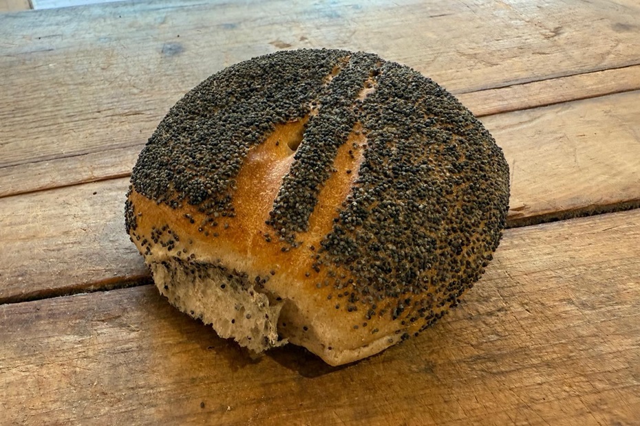 Holzofen-Mohn-Brötchen