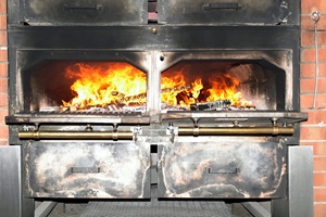 Holzbackofen offen