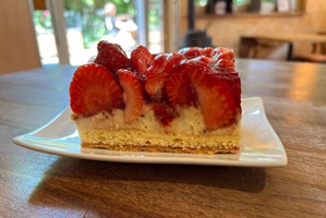 Holzofen-Erdbeer-Kuchen