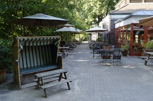 Terrasse mit Strandkorb